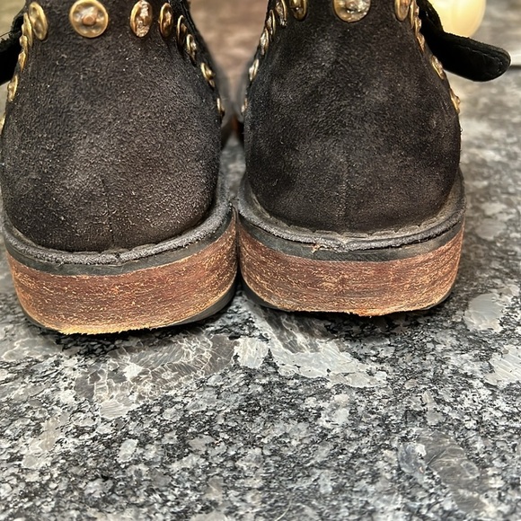 UGG Sz 9 Fabrizia Stud Boots Black Suede Goldtone Grommets Side Zip - Picture 11 of 11